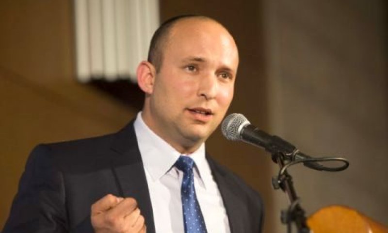 בנט. לא נכנס בלי לפיד [צילום: פלאש 90]