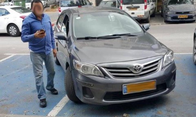 דאבל חניות נכה [צילום: עמותת אור ירוק]