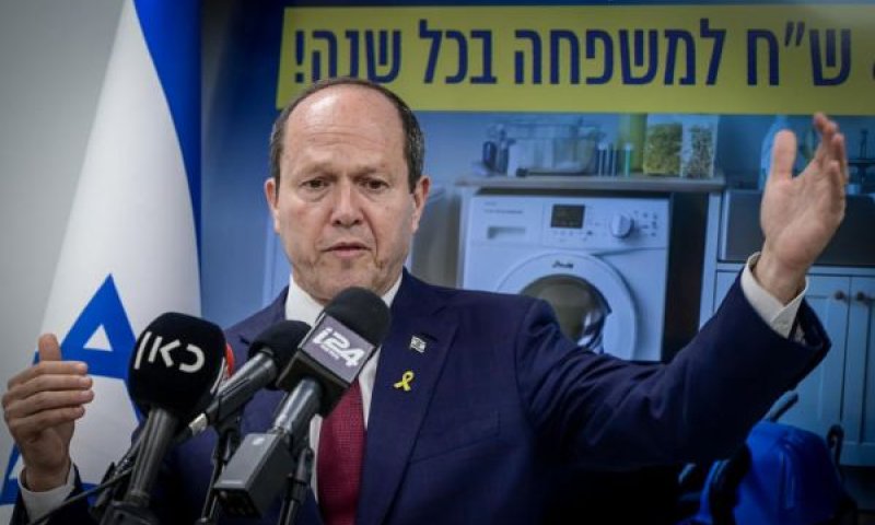 ברקת. במקום סל - סלסלה מחוררת [צילום: אבשלום ששוני/פלאש 90]