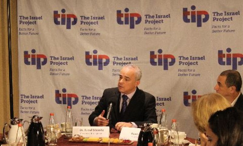 שטייניץ. כובע אחד [צילום: באדיבות The Israel Project]