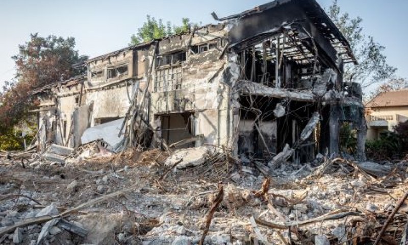 חורבות קיבוץ בארי [צילום: אדי ישראל, פלאש 90]