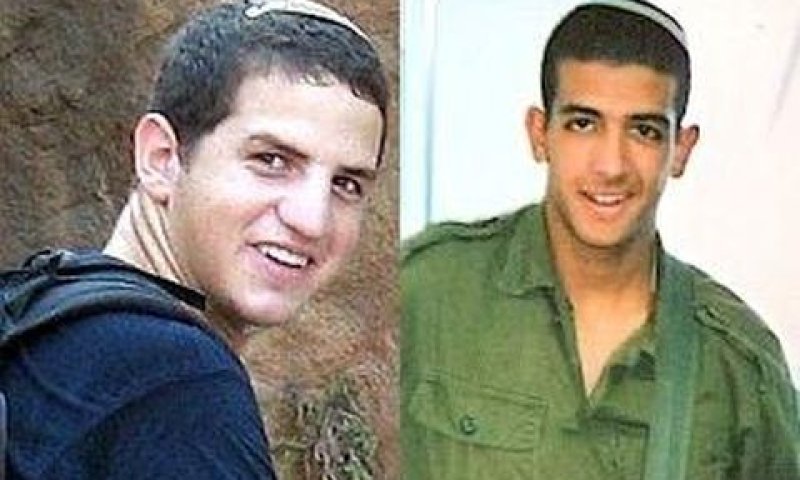 סמ"ר דוד אלחנן רובין ורב"ט אחיקם עמיחי