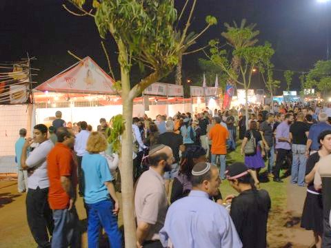דוכני המזון בפסטיבל [צילום: מוטי אנטמן]