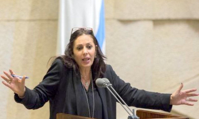רגב. היועמ"ש פוזל לז'נבה [צילום: פלאש 90]