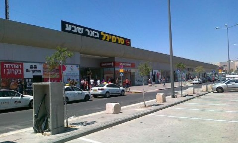חנות בתחנה המרכזית [צילום: פלאש 90]