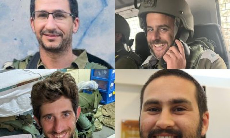 מימין לשמאל נגד כיוון השעון: גל בכר, אביתר כהן, איתי פרי וגדעון אילני