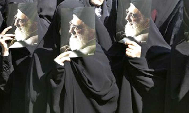 חמינאי צריך להתמודד עם שפל כלכלי [צילום: AP]