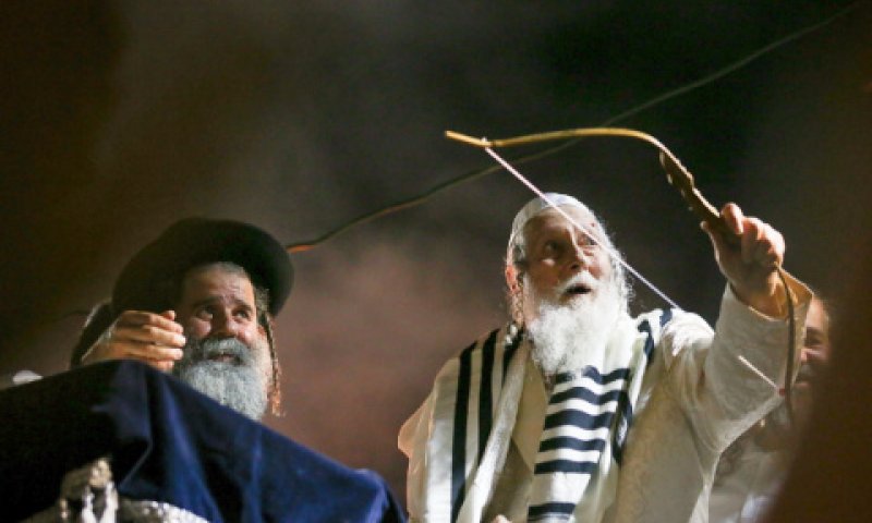ברלנד עם חץ וקשת בל"ג בעומר שעבר [צילום: דוד כהן/פלאש 90]
