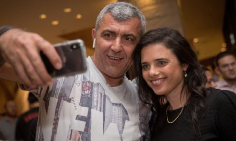 שקד. תחבורה מקומית מצומצמת [צילום: יונתן זינדל/פלאש 90]