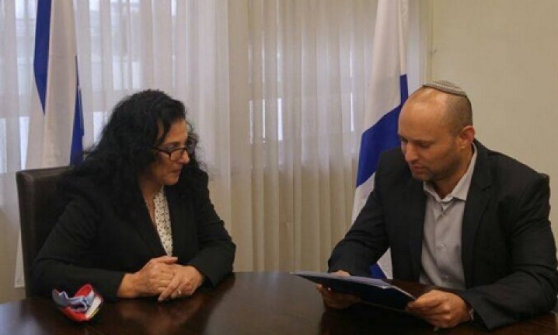 בנט מגיש את מכתב ההתפטרות