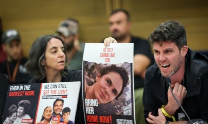 צעקות בין השרים למשפחות החטופים [צילום: יונתן זינדל/פלאש 90]