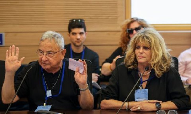 יונה אליאן קשת וחנן יובל. האמנים נגד נטפליקס ודיסני [צילום: נועם מושקוביץ/דוברות הכנסת]