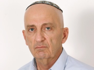 אדמונד לוי. פורש באוקטובר [בוצ´צ´ו]