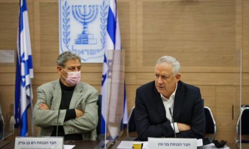 בני גנץ, רם בן-ברק [צילום: נועם מושקוביץ/דוברות הכנסת]