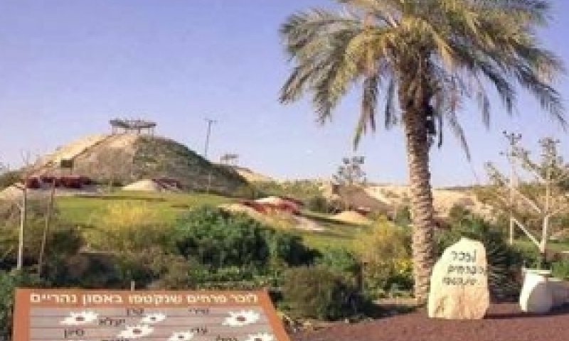 פינת הזיכרון לזכר התלמידות שנרצחו בנהריים [צילום: לע"מ]