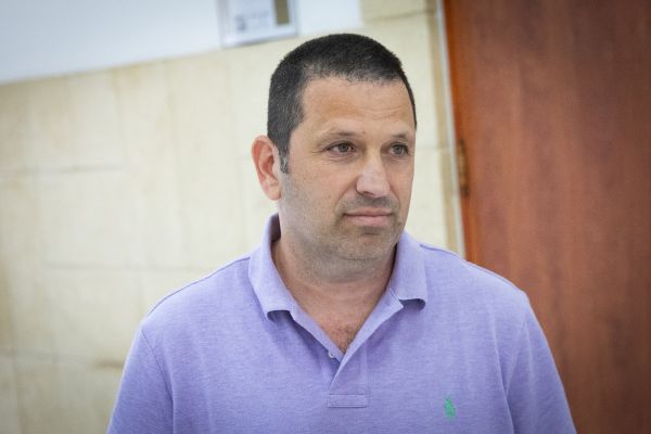 שרצר בעדותו מטעם ההגנה במשפט נתניהו [צילום: חיים גולדברג/פלאש 90]