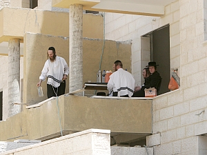 נפילת רוכשי חפציבה. להפחית הסיכון מפני מהלכים מכוונים מצד הקבלן
