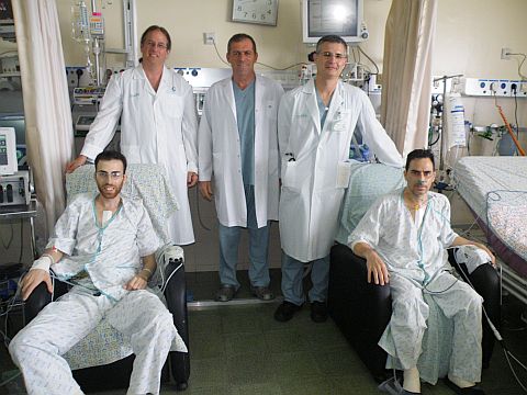 המנותחים עם פרופ' ערבות, ד"ר אמיר והמרדים ד"ר אריק עדן [צילום: אלי דדון]