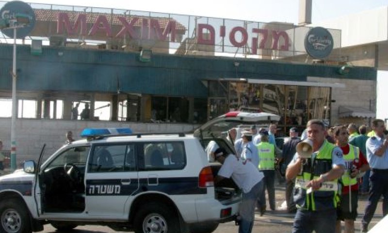 הפיגוע במסעדת "מקסים" [צילום: אלכס רוזובסקי, פלאש 90]