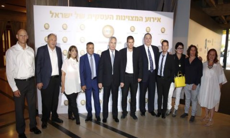 תמונה קבוצתית מקבלי הפרסים [צילום: אלירן אביטל]