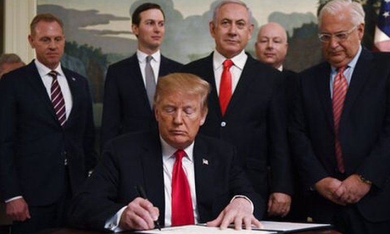 הכרה היסטורית ולחיצות ידיים חמות [צילום: סוזן וולש, AP]