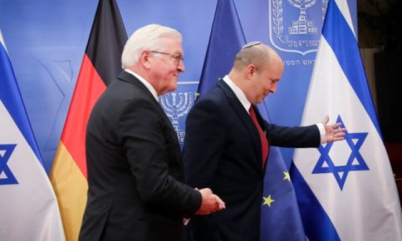 בנט ופרנק וולטר שטיינמאייר [צילום: אוליביה פיטוסי/פלאש 90]
