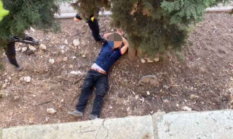 המחבל המנוטרל בצומת רמות [צילום: דוברות צוות הצלה]