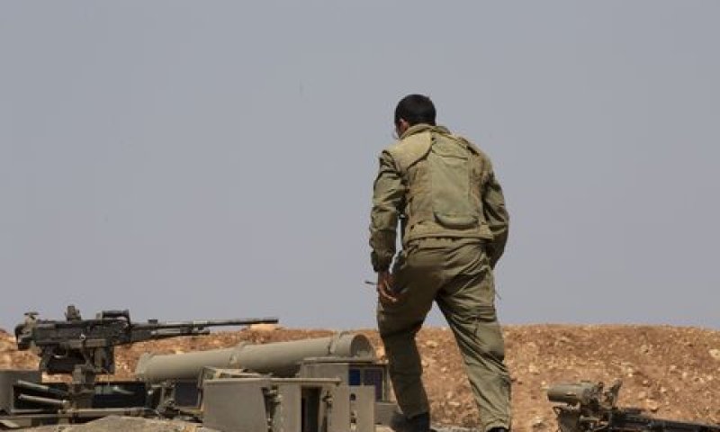 טנקיסט במוצב בגבול הצפון [צילום: אריאל שליט/AP]