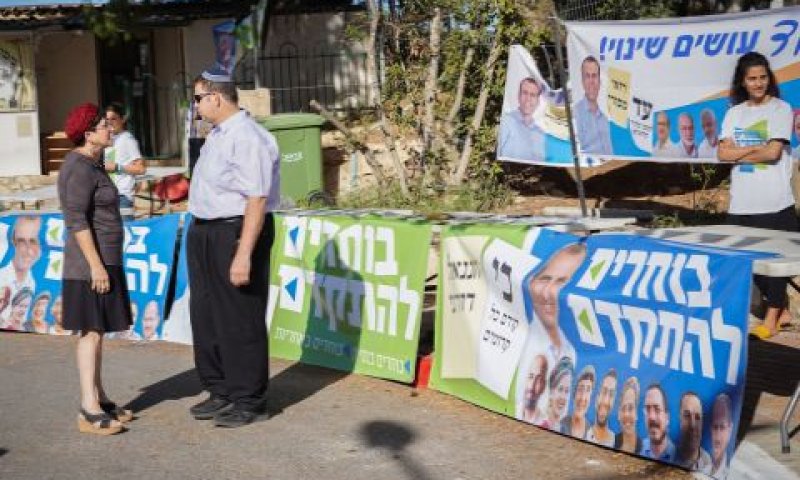 כמו בדפוס [צילום: הלל מאיר, פלאש 90]