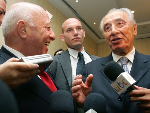 פרס ואבו עלא לפני הפגישה [AP]
