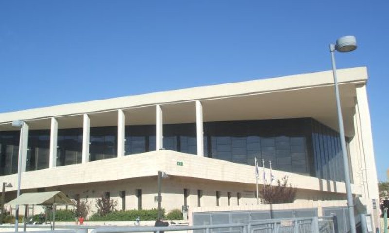 נפצע ביציאה מביהמ"ש בפ"ת