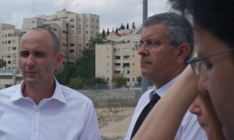 רוזן (מימין). "שאלה חשובה ונוקבת"