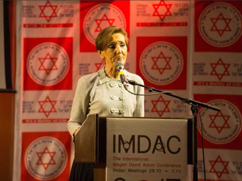 לוריין גוסמיט, חברת הנהלה של אגודת ידידי מד"א בבריטניה בכנס אימדק 2017 [צילום: דוברות מד"א]
