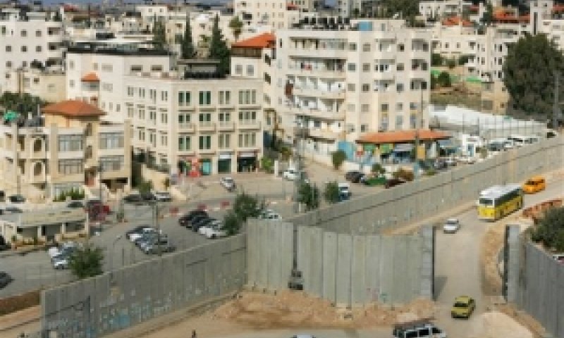 גדר ההפרדה בא-ראם [צילום: AP]