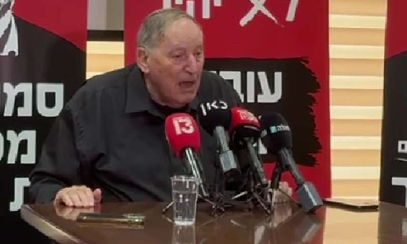 רן ארז. "מתנקים מגע ממשרד החינוך" [צילום: ארגון המורים העל יסודיים]