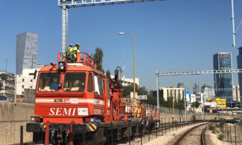 עבודות חשמול הרכבת בציר איילון [צילום: רכבת ישראל]