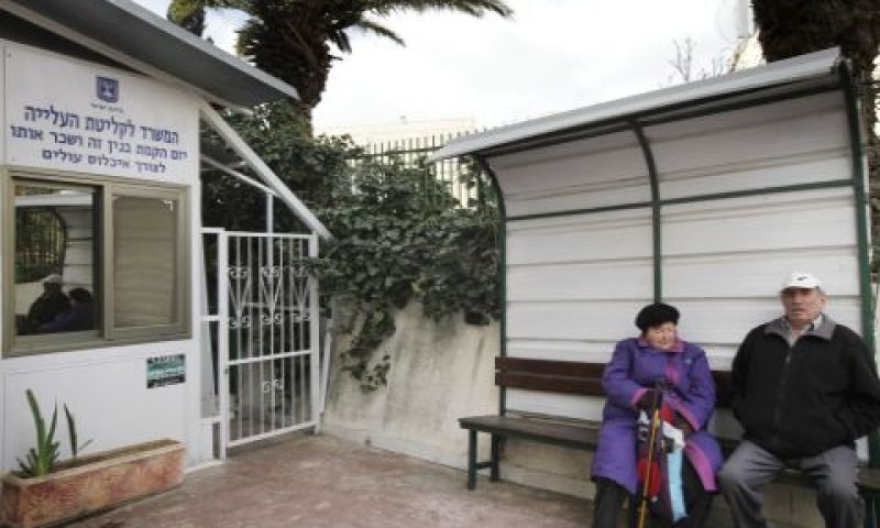 הפינוי מתעכב [צילום: מרים אלסטר, פלאש 90]