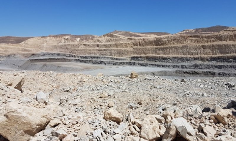 מישור רותם. שני מפעלים