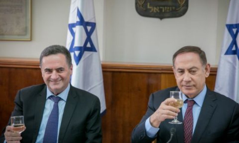 נתניהו וכ"ץ בישיבת הממשלה [צילום: אוהד צויגנברג]