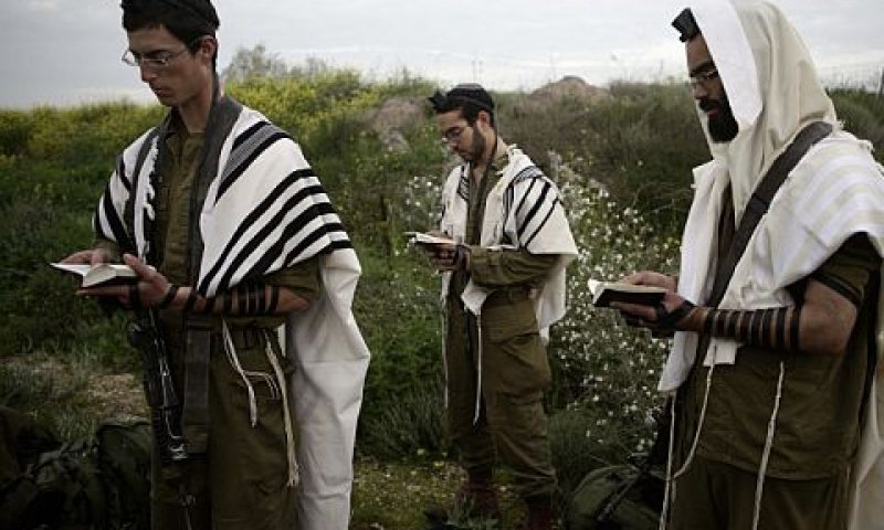 בחינה של כל היבטי השירות המשותף לדתיים וחילוניים [צילום: פלאש 90]