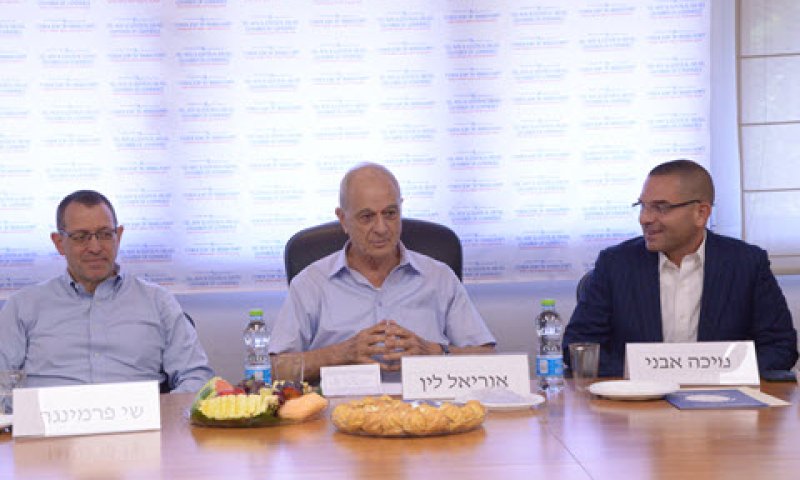 אוריאל וחברות האשראי [צילום: יח"צ]