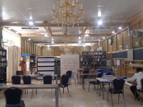 ציון קברו של הצדיק מיבנאל [צילום: עידן יוסף]