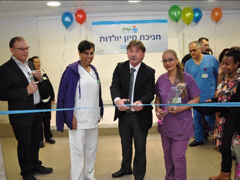 חניכת מיון יולדות עם הפנים ליולדת [צילום: בית חולים קפלן]