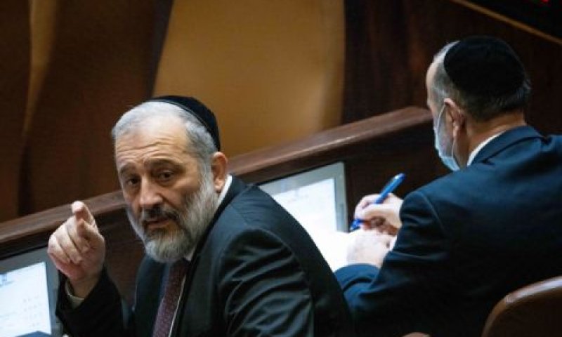 אריה דרעי בכנסת [צילום: יונתן זינדל/פלאש 90]