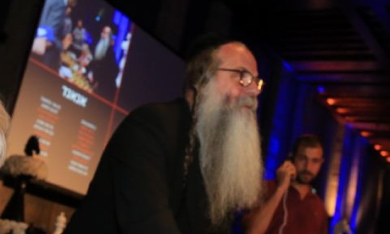 הוכברג. במסווה של אביו [צילום: טוויטר]