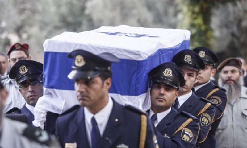 ארונו של נבון בבית הנשיא [צילום: יונתן זינדל, פלאש 90]