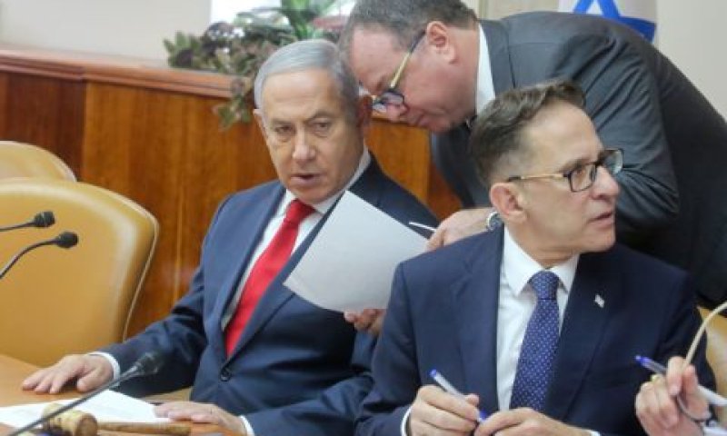נתניהו בישיבת הממשלה [צילום: מרק ישראל סלם]