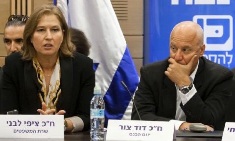 [צילום: פלאש צור. חתימה שלבני לא תאהב 90]
