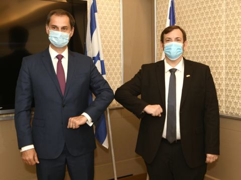שר התיירות, אסף זמיר עם מקבילו היווני Haris Theoharis [צילום: אבי חיון, משרד החוץ]