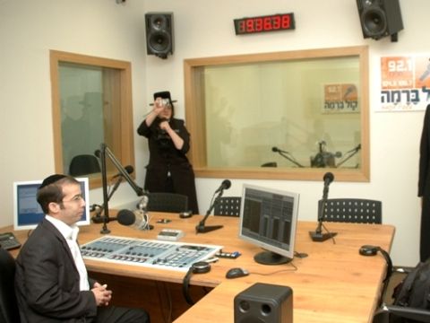 קול ברמה. אין ייצוג לשדרנים [עוזי ברק]